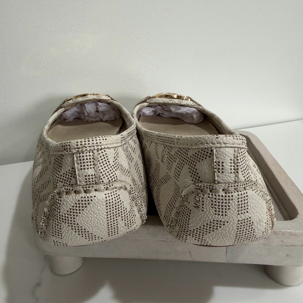 Michael Kors Size9 Cream and Gold Flats - Picture 5 of 9